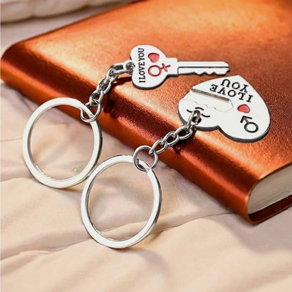 2 piece metal couple key ring set NWT - Picture 2 of 3